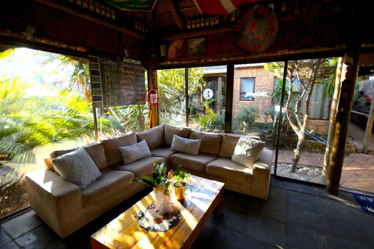 Saltycrax Backpackers And Surf Hostel By Curiocity Bloubergstrand Zewnętrze zdjęcie