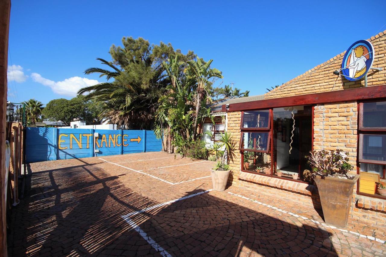 Saltycrax Backpackers And Surf Hostel By Curiocity Bloubergstrand Zewnętrze zdjęcie