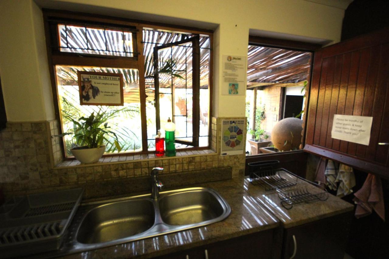 Saltycrax Backpackers And Surf Hostel By Curiocity Bloubergstrand Zewnętrze zdjęcie